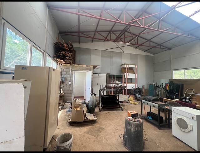 152M² WAREHOUSE TO LET IN MOSTYN PARK